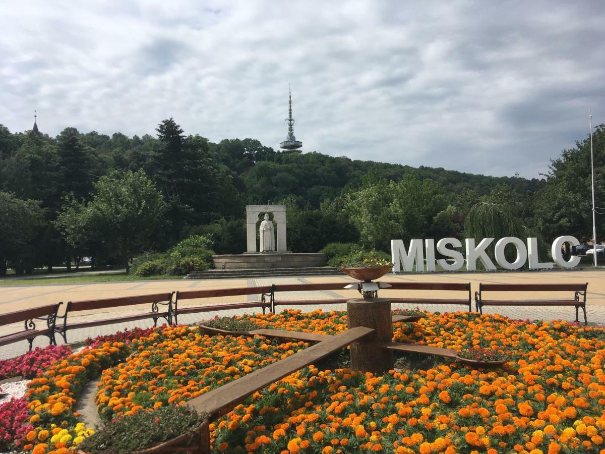 Mse Apartman Miskolc Eksteriør billede